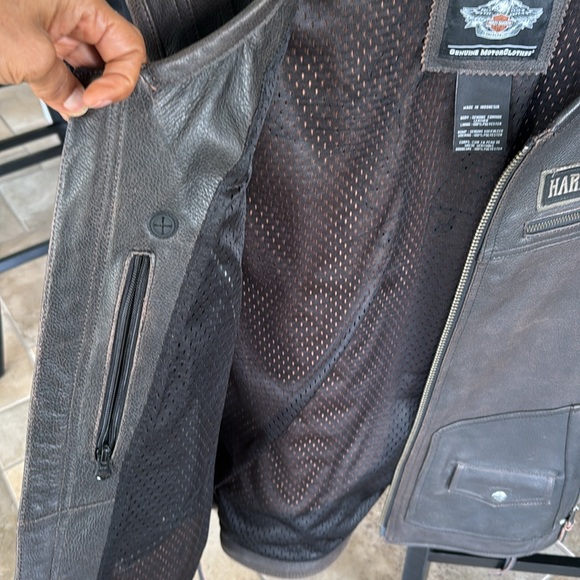 Men’s Harley leather vest - Picture 5 of 8
